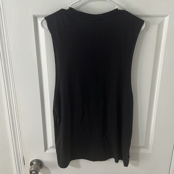Gymshark cut off studio tank top shirt - Picture 3 of 3